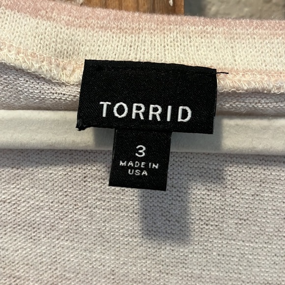 Torrid Size 3 Tunic knit blouse w faux under layer, feminine pink and cream - Picture 3 of 7